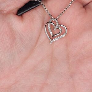 Kay Jewelers Hallmark Elegant Silver Heart Valentine's Day Pendant Necklace